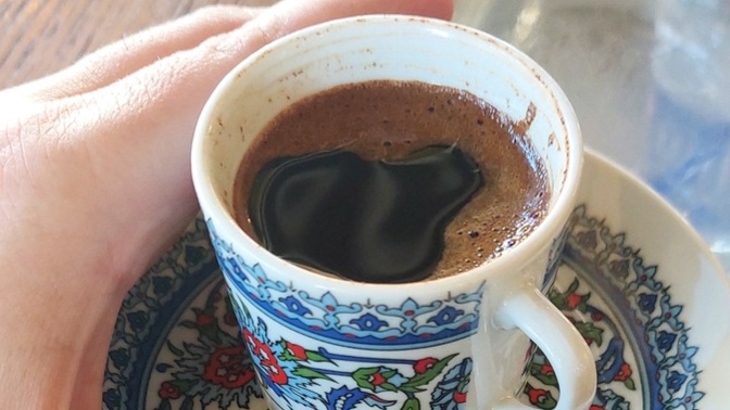Kahve mi daha çok bağlar, sohbet mi?