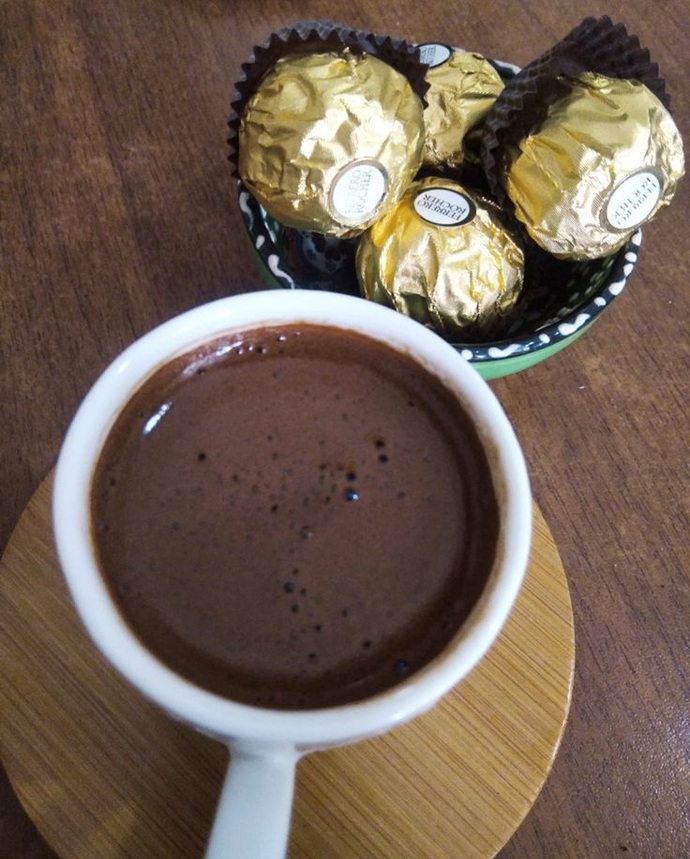 Herkes sevgilisiyle takılırken yalnız kalanlar ne yapıyor, kahve mi içiyor 😀?