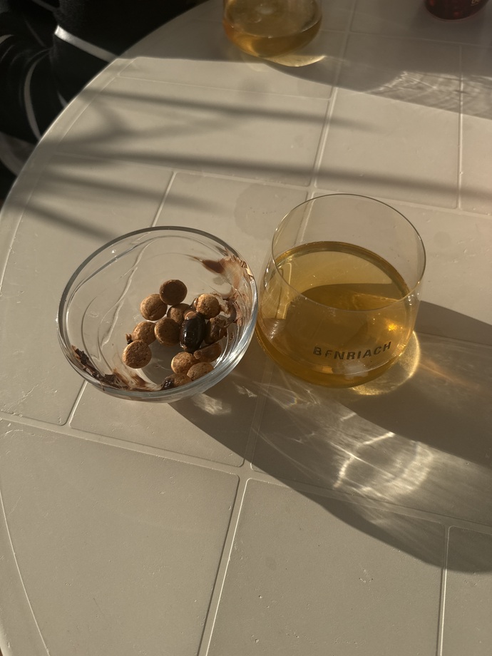 Herkes sevgilisiyle takılırken yalnız kalanlar ne yapıyor, kahve mi içiyor 😀?