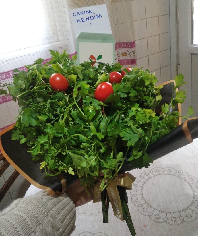Kimler bugün sevdiğine çiçek verdi , ya da kimler sevdiğinden çiçek aldı 🌹💐🌺🌷🌻🍄🌿?