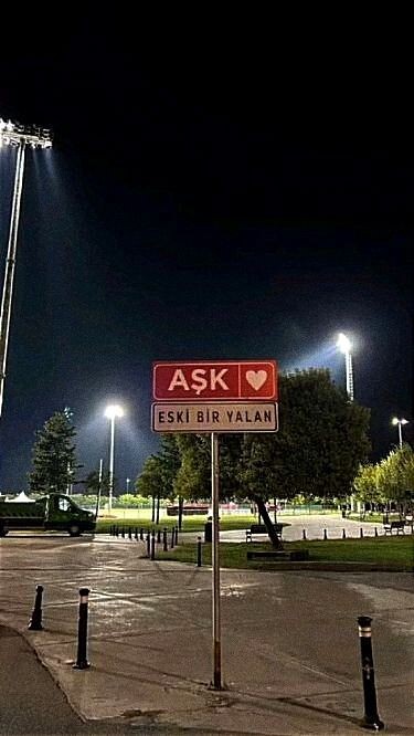 Eski sevgilinin düğününe davet edilsen gider misin?