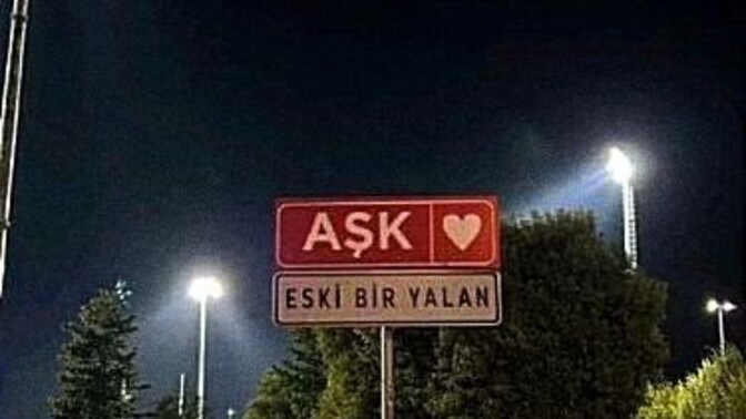 ​Eski sevgilinin düğününe davet edilsen gider misin?