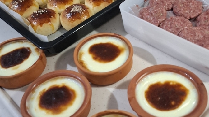 Börek pişerken mutfaktan ayrılamayanlar var mı, siz de benim gibi bekçi moduna giriyor musunuz 😵‍💫?