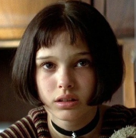 Saçlarımı Mathilda saçı gibi yapsam mı?