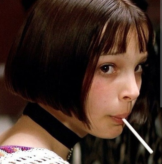 Saçlarımı Mathilda saçı gibi yapsam mı?