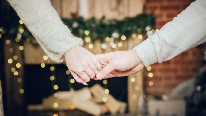 “Seni seviyorum” cümlesini hissettirebilmek için , söylemek mi? Eyleme dökmek mi önemlidir?