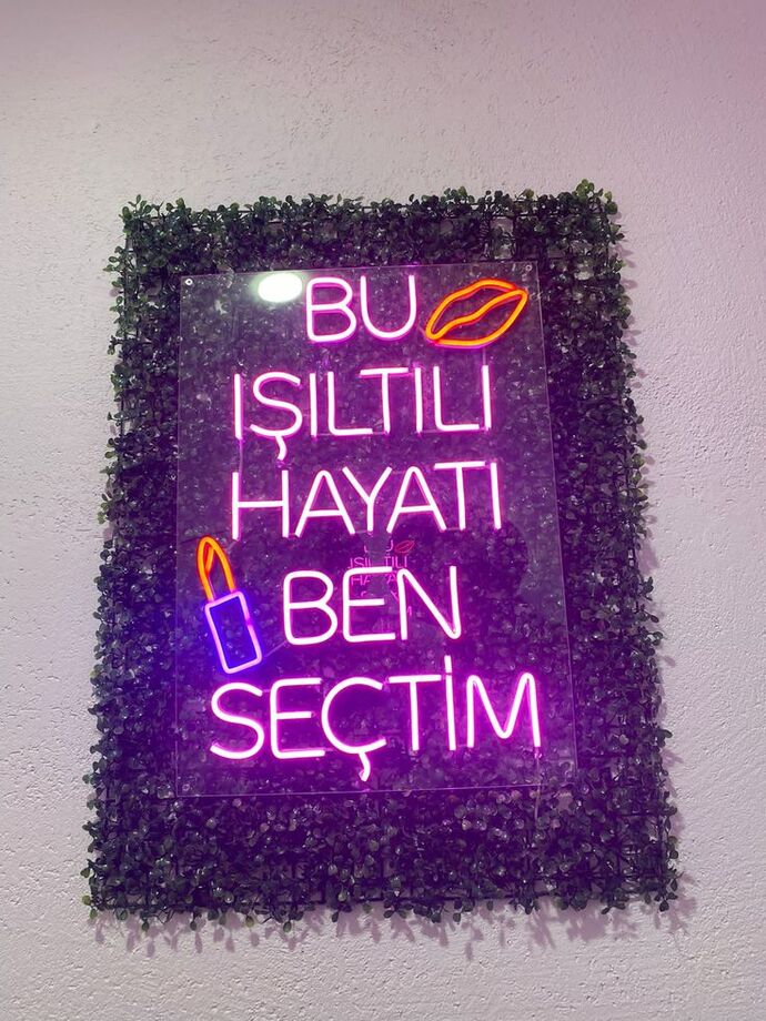 Bazen renkli gorunen hayatlarin ya da insanlarin bos ciktigina denk geldiniz mi ✨️?
