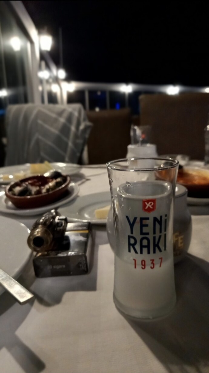 Kaç kadeh kırıldı sarhoş gönlünde?