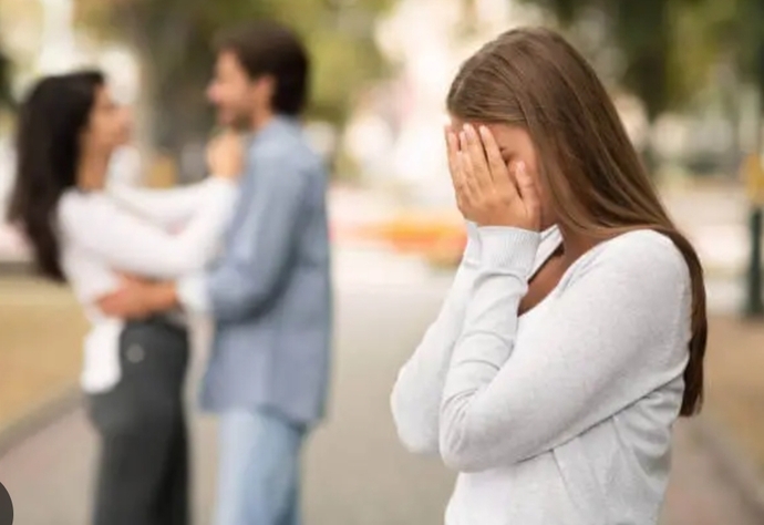 Sevdiğiniz kişi aldatsa ihaneti affedip ilişkiye devam eder miydiniz?