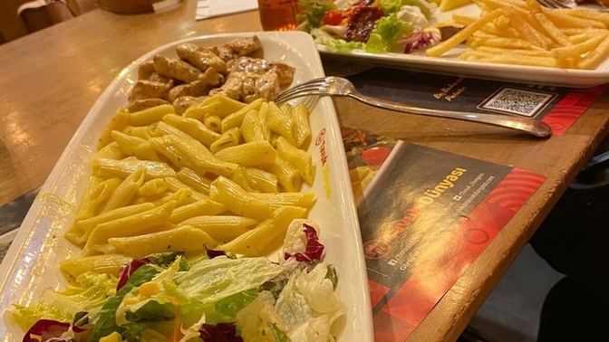 Tek başına dışarıda yemek yiyebilir misin?