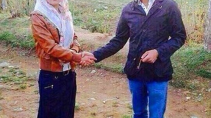 Sen , senin gibi biriyle olur musun?