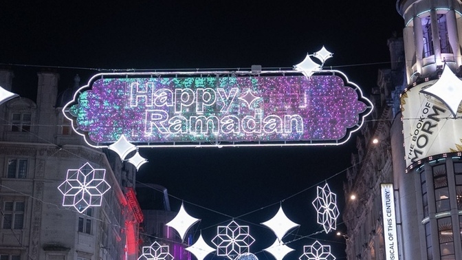 Londra Coventry Caddesi’nin Ramazan için süslenmesi hakkında ne düşünüyorsunuz?