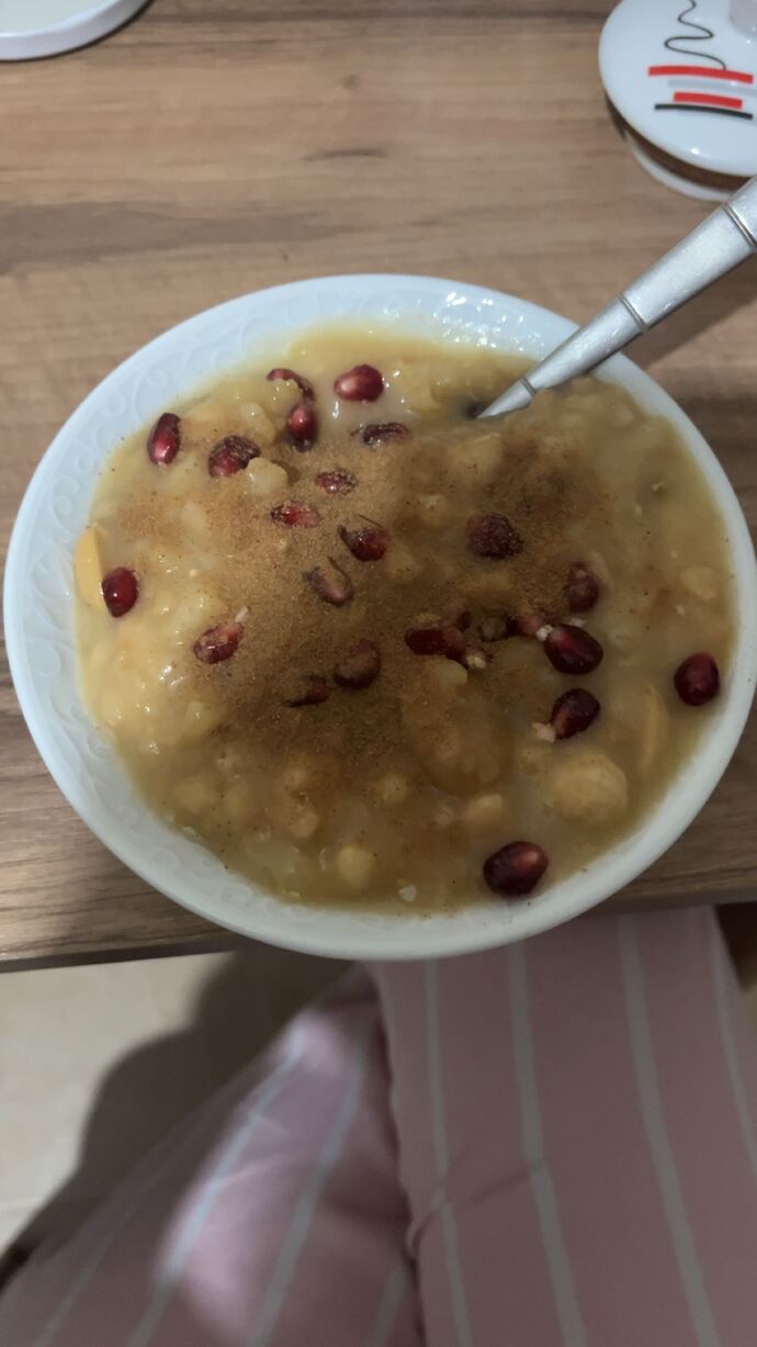 Gece aşure yemek kilo yapar mi ya 54 kiloyum?