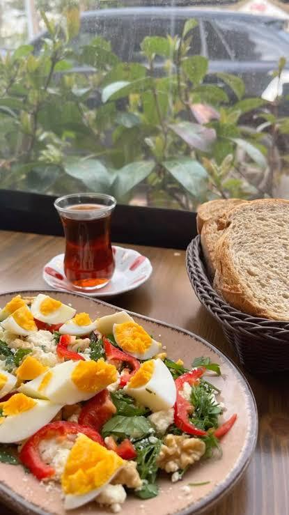 Günaydın. Sabah kahvaltısında genelde hangi içeceği içersin?