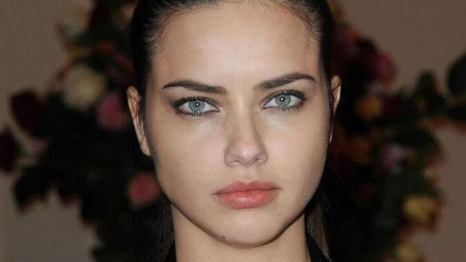 Adriana Lima fiziksel olarak çekici mi, tarzını ve stilini nasıl buluyorsunuz?