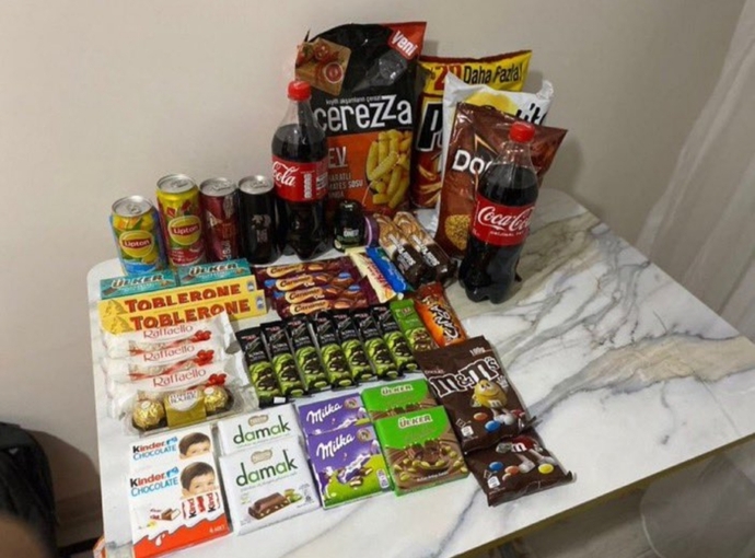 Akşam yemeği yemedim şöyle bir iki bişey atıştırmalık yer uyurum sizce açlık sağlığıma zarar verir mi?
