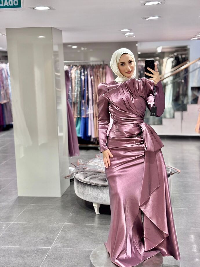 Peki bu elbisem yakinimin dugunu icin nasil digeri mi guzel bu mu yorumlari merak ediyorum?