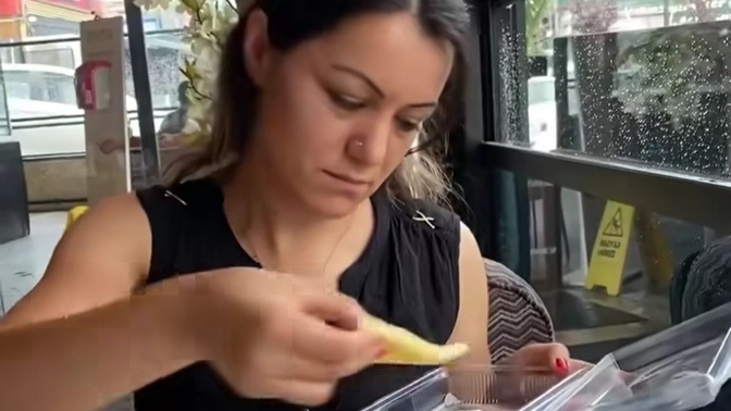 Serpme kahvaltıda artanları paket yapmak , hak aramak mı yoksa görgüsüzlük müdür?
