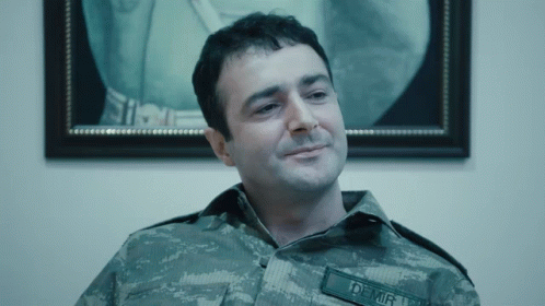 Neden erkek gibi erkek kalmadı ya eskiden bu yaştakiler böyle değildi?