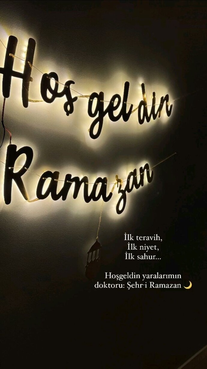 Herkese hayırlı Ramazanlar 😊 huzurlu geceler diliyorum🥰 kimler sahura kalkıyor bakalım?