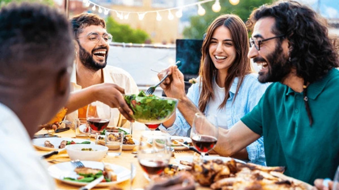 Sizi iftara davet eder miydim söyliyim mi?