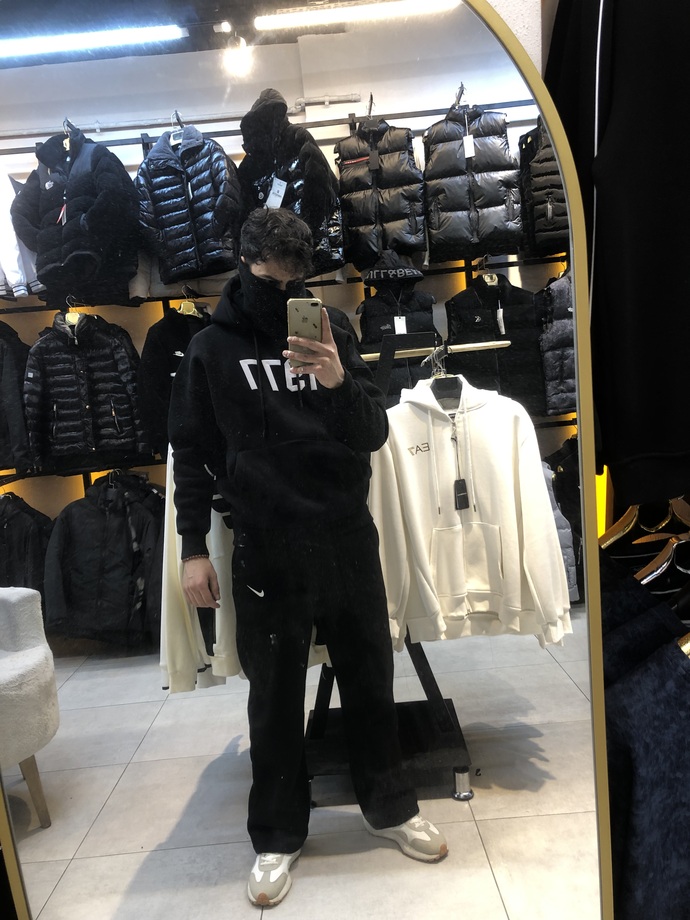 Üstünüze yapışan gittiğiniz her yerde size yaptırdıkları bir şey var mı?