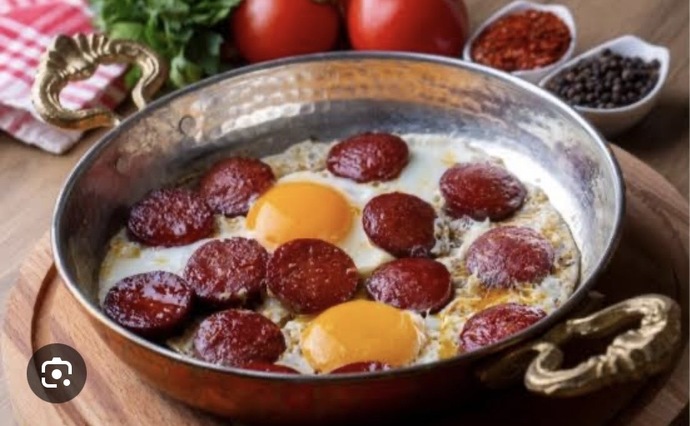 Sucuklu yumurta sever misiniz?