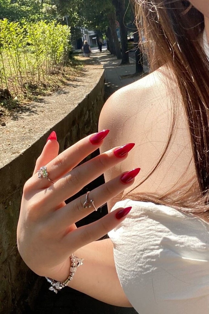 Bana kim oje sürebilir?