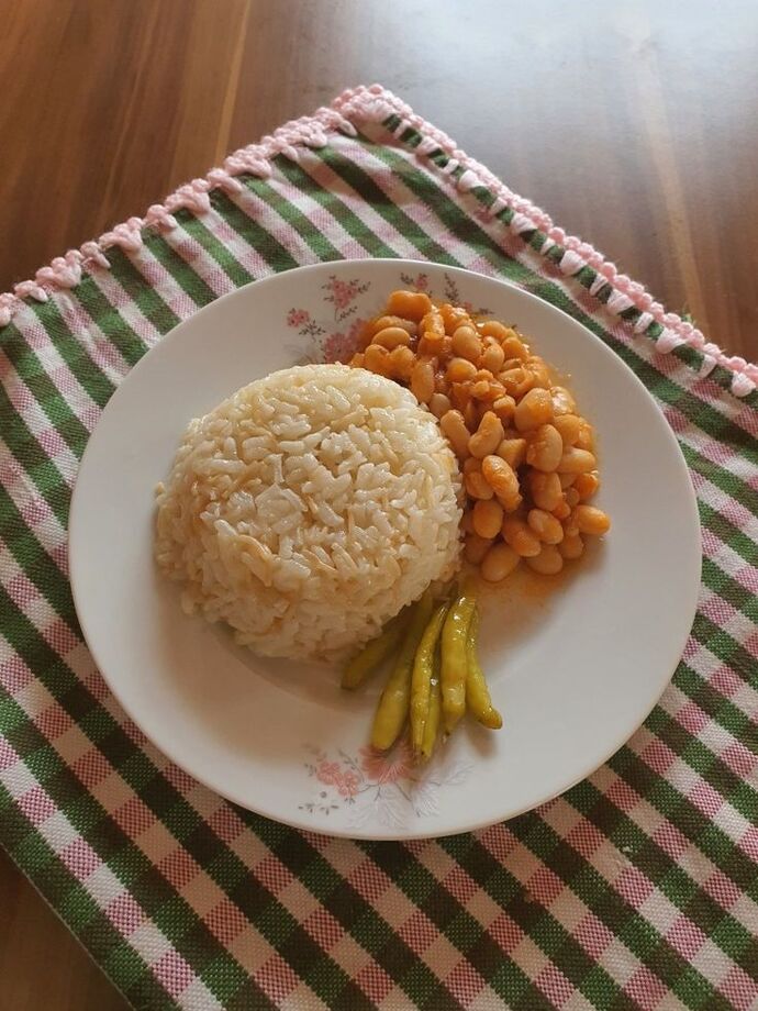 Kuru fasulye pilav sever misiniz, en çok hangi baharat ile tüketmeyi seviyorsunuz?