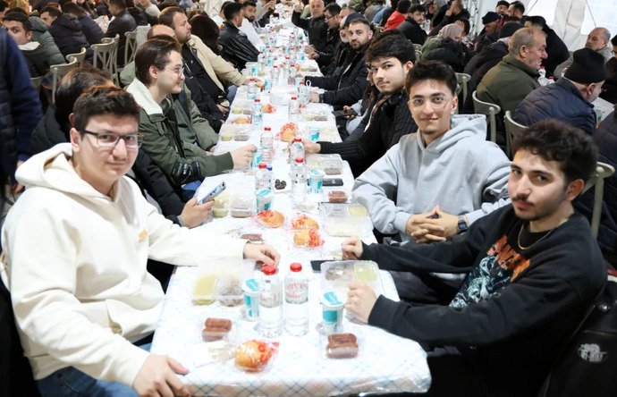 Sitede hayatımın aşkını bulursam, onu iftar çadırına davet etsem gelir mi?