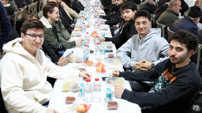 Sitede hayatımın aşkını bulursam, onu iftar çadırına davet etsem gelir mi?