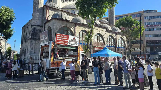 Kadir Gecesi cami çıkışında hayır dağıtsaydın ne dağıtırdın?