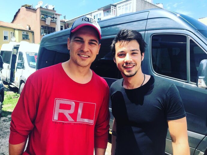 Çağatay Ulusoy mu Mert Yazıcıoğlu mu daha yakışıklı?
