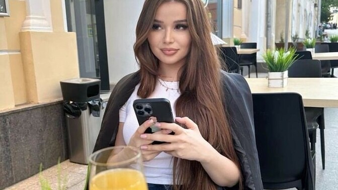 İlk buluşmada karşı taraf beğenilmemiş olsa bile, telefonla oynamak saygısızlık mıdır?