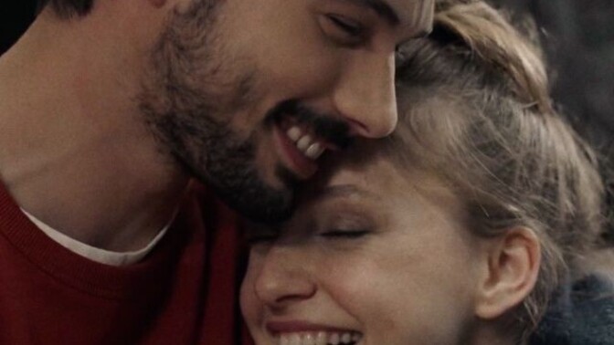 Sevgiliniz ailenizin yanında size “yavrum, aşkım” dese tepkiniz ne olur?