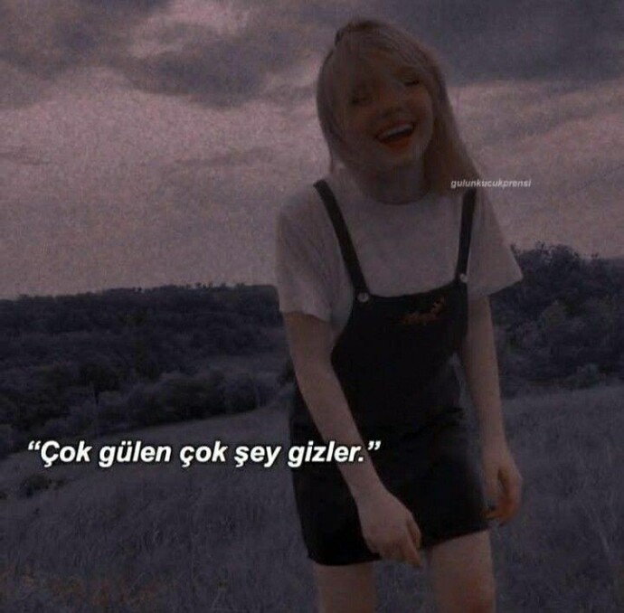 Çok gülenin derin yaraları mı vardır aslında?