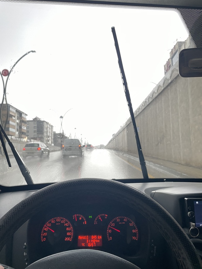 Yağmurlu havada sürme isteğim daha da çok artıyor 😁