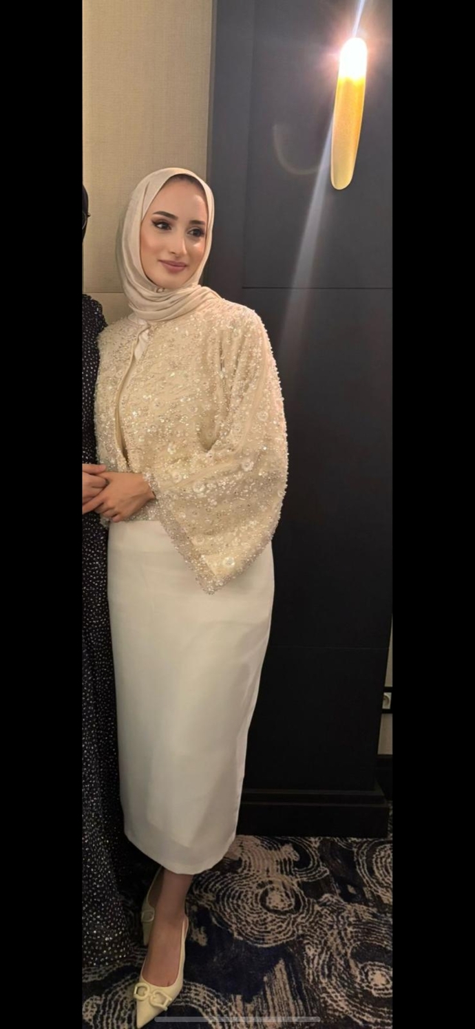 Turbanli elbisem dugun icin cok mu abarti kisa ve dar mi sizce kinayan tepki veren cok oldu?