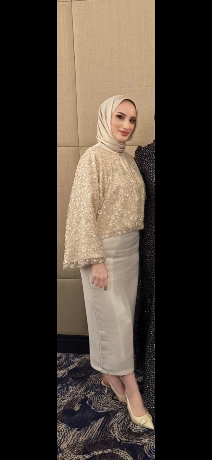 Turbanli elbisem dugun icin cok mu abarti kisa ve dar mi sizce kinayan tepki veren cok oldu?