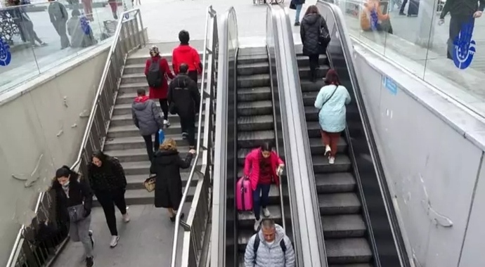 Yürüyen merdivene binip hiç yürüdüğünüz oldu mu 😂?