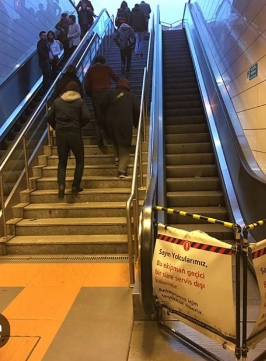 Yürüyen merdivene binip hiç yürüdüğünüz oldu mu 😂?