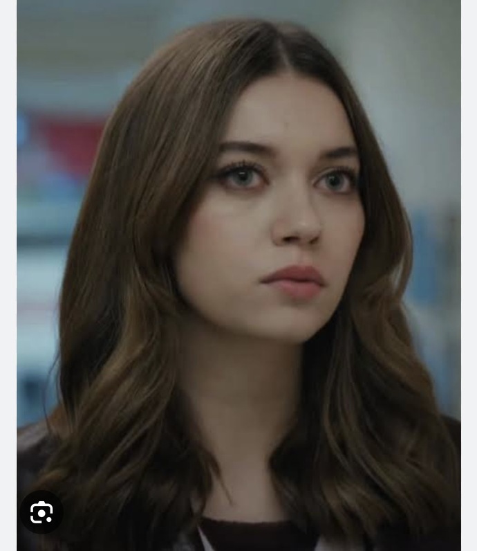 Afra Saraçoğlu güzel mi sizce, abartıldığı kadar var mı?