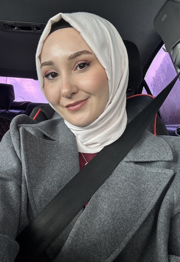 Fotoğrafa bakınca sizce kaç yaşında gösteriyorum, samimi tahmininiz ne olur?