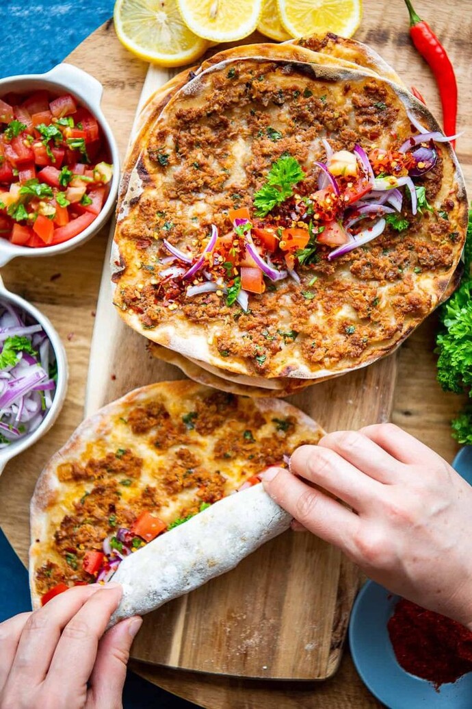 Lahmacunu boş yiyenlerden misin yoksa yeşillik dürüpte yiyenlerden mi?