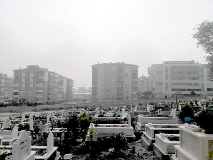 Mezarlık manzaralı bir ev size korku mu verir, yoksa huzur mu?