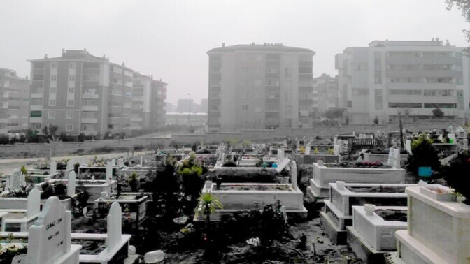 Mezarlık manzaralı bir ev size korku mu verir, yoksa huzur mu?