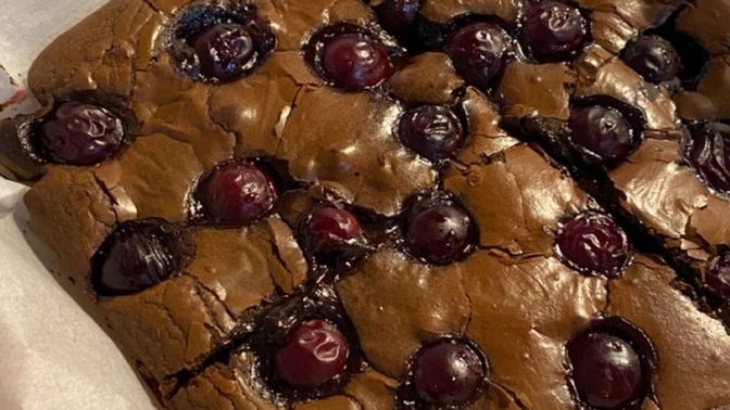Vişneli brownie sevenler burada mı, sizce en iyi vişneli brownie nasıl olmalı?