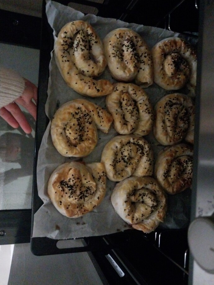 Börek yaptim size de verim mi?