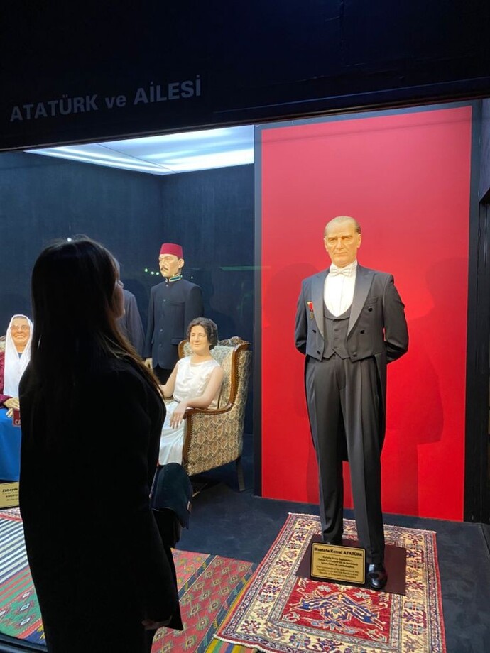 Her Türk bireyi Mustafa Kemal Atatürkü sevmek zorunda mıdır?