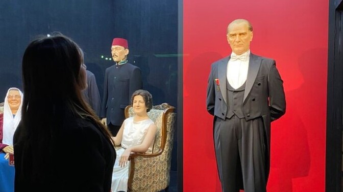 Her Türk bireyi Mustafa Kemal Atatürk'ü sevmek zorunda mıdır?